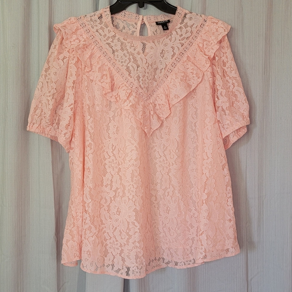 Torrid Lace Ruffle detail top in pink size 2